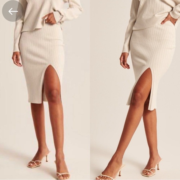 Abercrombie & Fitch Dresses & Skirts - Abercrombie & Fitch Midi Skirt - Size S